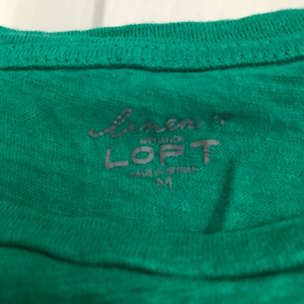 Size medium LOFT top - Picture 2 of 4